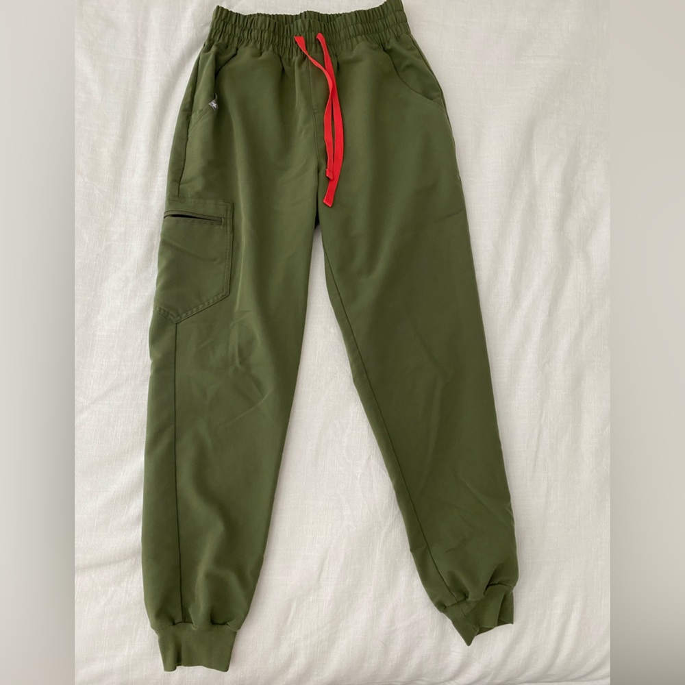 Green Figs high waisted scrub pants